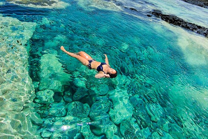 Experience on Sal Island with native and certified guide (including sharks) - Palmeira: fishing boats, colonial houses, and street art