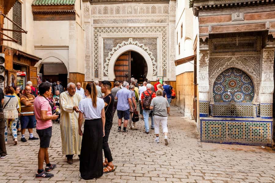 Fes: Museum, Al Attarine Madrasa & Tannery and Medina Tour - Why a guide helps inside Fes Medina