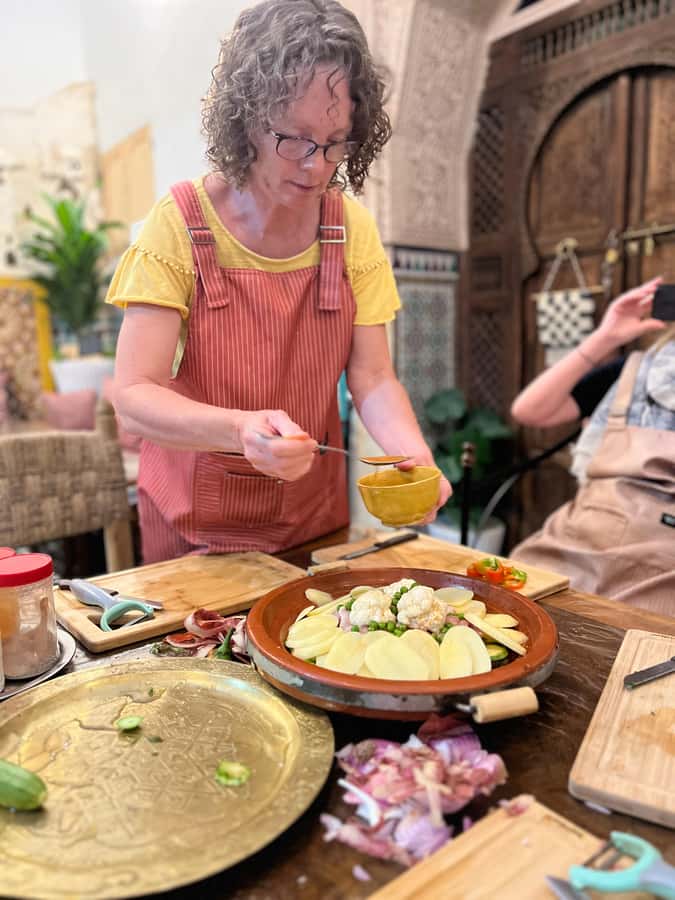 Fez: Souk Tour and Traditional Home Cooking Class - Finding Dar Sunrise in the old medina