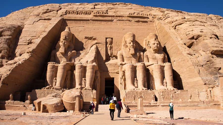From Aswan: Abu Simbel Day Tour with Private Guide and Car - The private car matters on this road