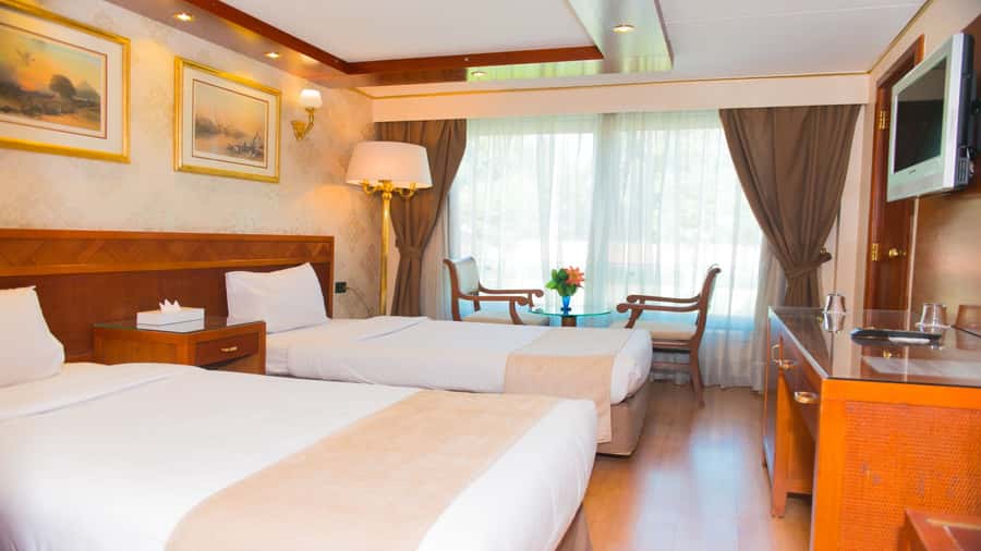 From Aswan: Overnight Nile Cruise to Luxor with Meals - Life aboard the ship between the temples