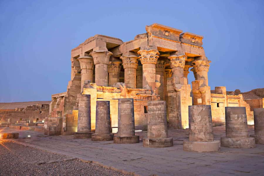 From Aswan: Overnight Nile Cruise to Luxor with Meals - Edfu by horse-drawn carriage at sunrise