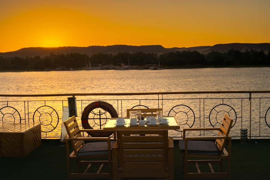 From Cairo: 4-Day Nile Cruise to Luxor with Balloon Flight - The ship, meals, and cabin reality