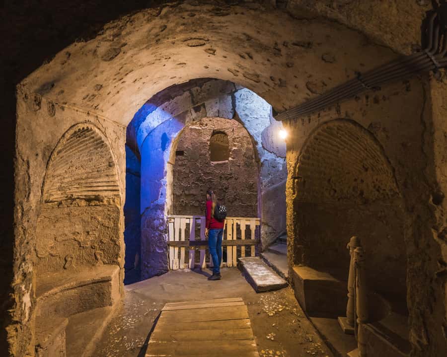 From Cairo: Historical Alexandria Shared Day Tour with Lunch - Descending into the Catacombs of Kom el Shoqafa