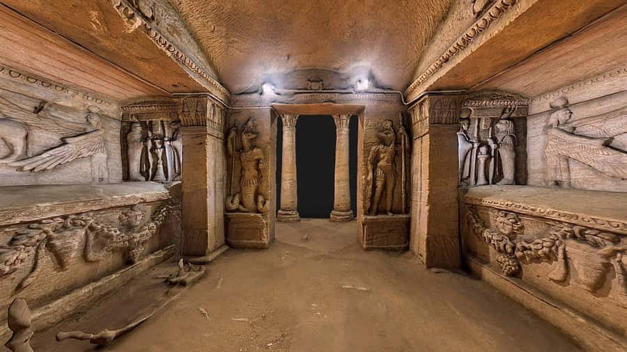 From Cairo: Private Full-Day Tour of Historical Alexandria - Kom el Shoqafa Catacombs: the most unusual stop