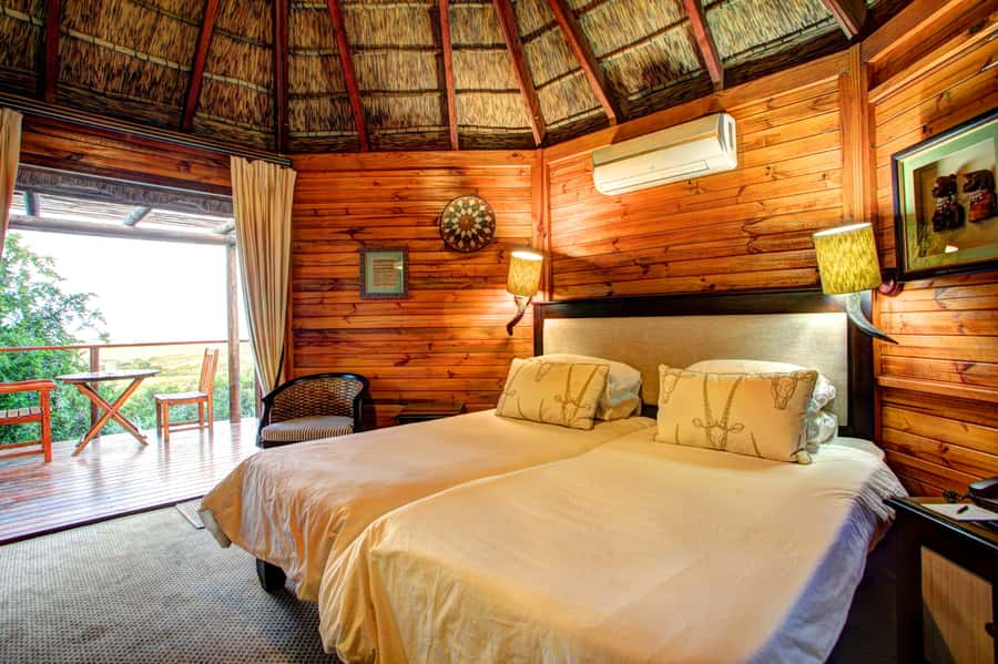 From Cape Town: 2-Day Safari at Garden Route Game Lodge - The morning drive fills in the gaps