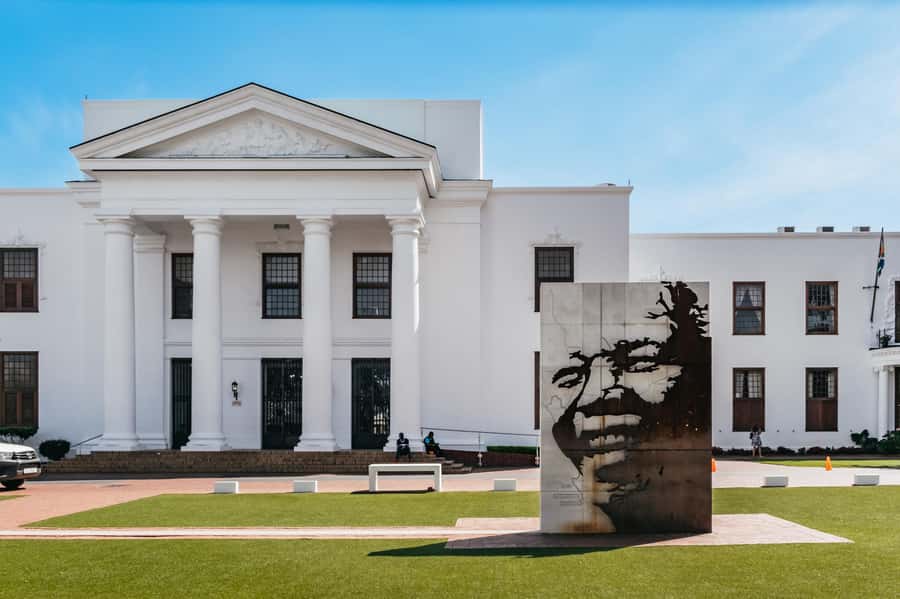 From Cape Town: 3 Regions Wine Tour with 3 Estates, 15 Wines - Lunch in Franschhoek is extra