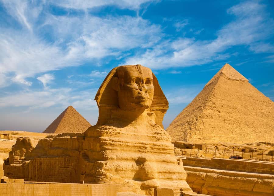 From Hurghada: Pyramids and Egyptian Museum Tour & Boat Ride - Giza Plateau and the three pyramids