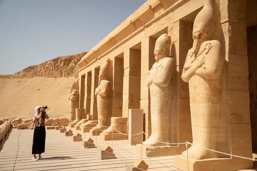 From Luxor: Guided Tour to East or West Banks with Lunch - Lunch in Luxor, with a useful pause in the day