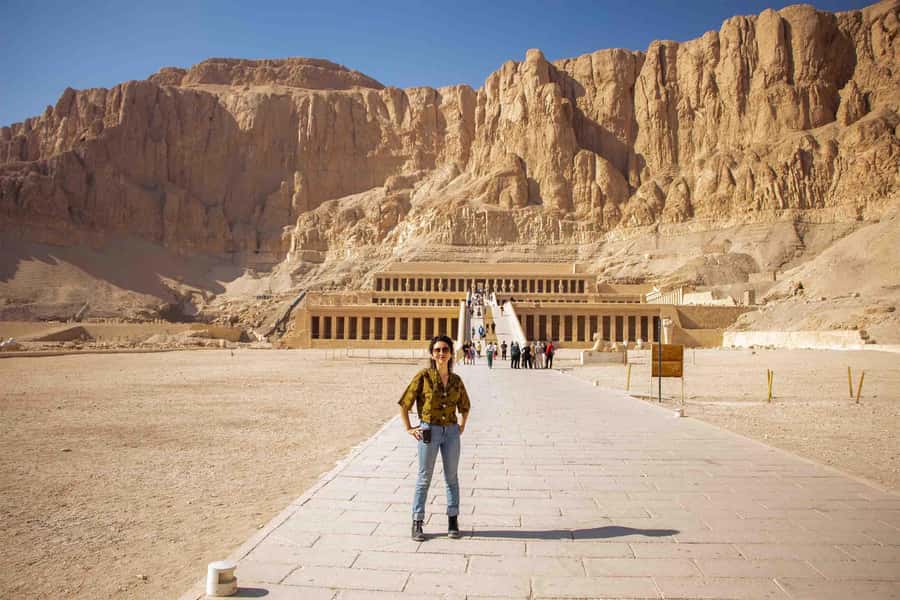 From Luxor: Guided Tour to East or West Banks with Lunch - Karnak Temple: scale that is hard to grasp in photographs