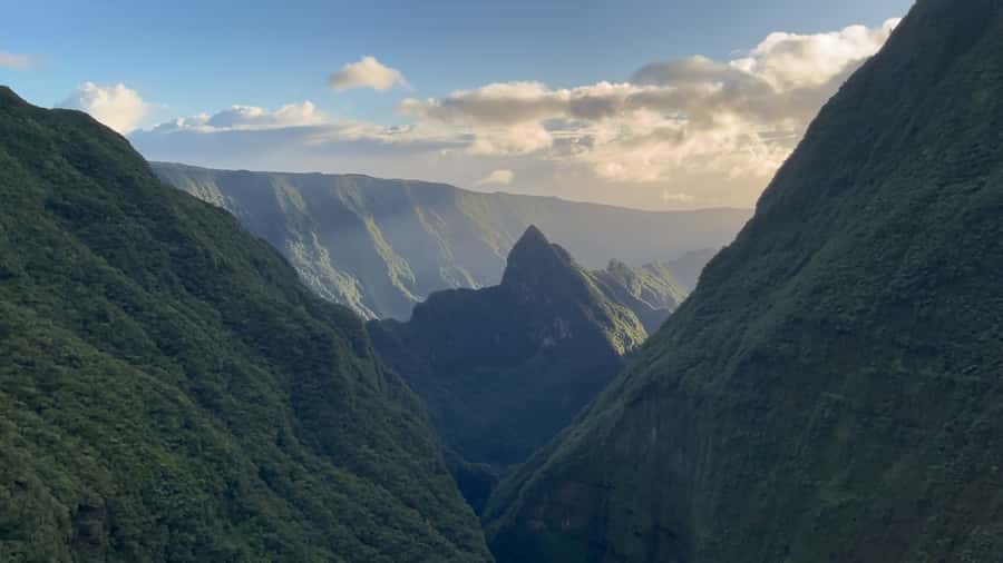 From St Pierre: helicopter flight over the whole of Reunion Island - Key points at a glance