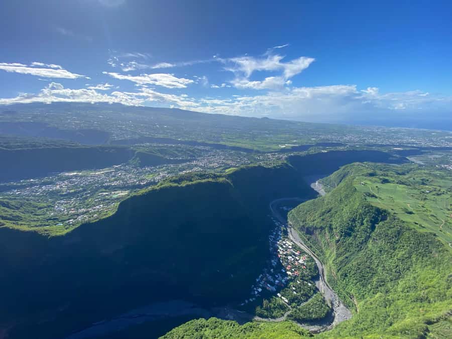 From St Pierre: helicopter flight over the whole of Reunion Island - Piton de la Fournaise and the volcanic south
