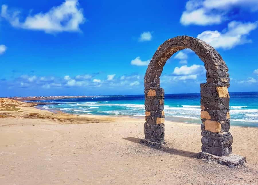 Full Day Island Tour, São Vicente, Mindelo, Highlights - Calhau brings lunch and a slower hour