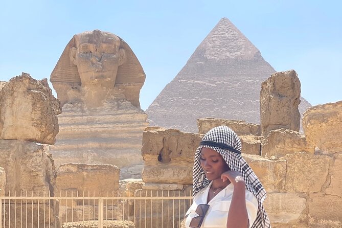 Full-Day Tour From Cairo: Giza Pyramids, Sphinx, Memphis, and Saqqara - Meeting the Sphinx and Valley Temple