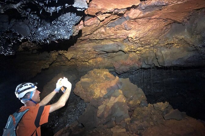 Guided tour of the 2004 lava tunnels - Stalactites, lava benches, and the shapes in the rock