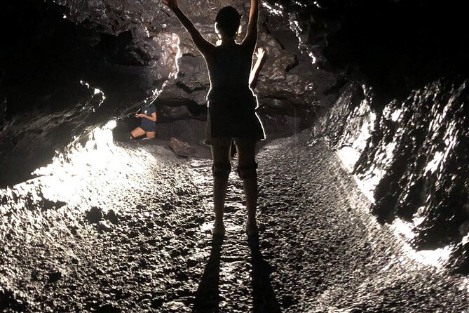 Guided tour of the 2004 lava tunnels - A guide-led lesson in volcanic speleology