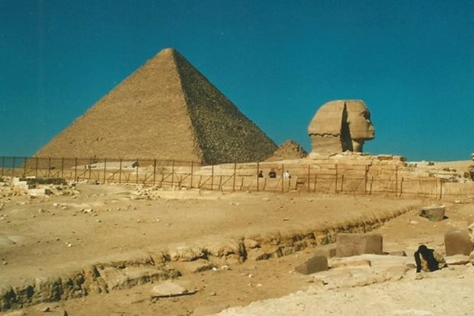 Half Day Private Tour to Giza Pyramids Sphinx - Khafre and Menkaure, the smaller companions