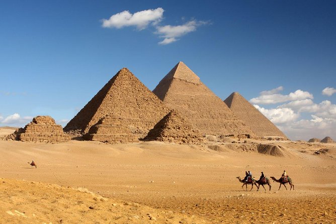 Half-Day Private tour to Pyramids of Giza and Sphinx - Going inside a pyramid