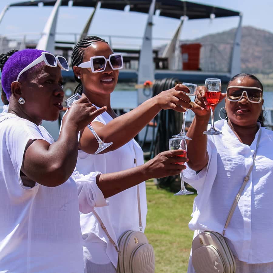 Hartbeespoort Dam: 1 Hour Standard Scenic Boat Cruise - Departing from Kommando Nek Resort
