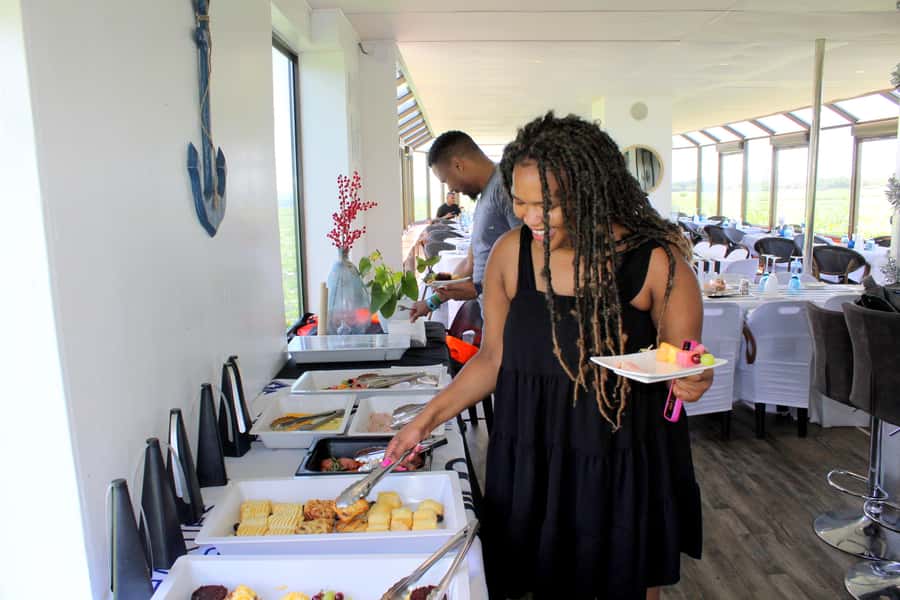 Hartbeespoort Dam: The Luxury Alba Boat Cruise with Food - Is $52 good value?