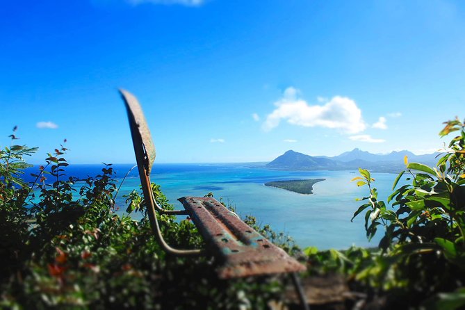 Hiking Le Morne Brabant - Meeting at Wapalapam and preparing for the climb