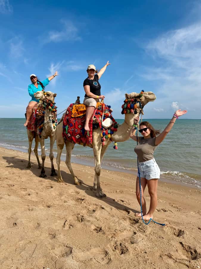Hurghada: 1-Hour Desert & Beach Camel Ride with Transfers - Mounting the camel for the first time