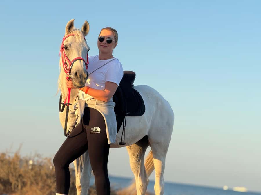 Hurghada: 1-Hour Desert & Beach Camel Ride with Transfers - Photos, animals, and the small-group feel