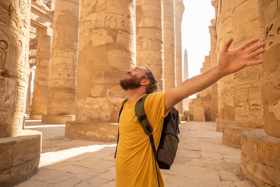 Hurghada: 2-Day Luxor Highlights & Hot Air Balloon & Hotel - The road from Hurghada to Luxor