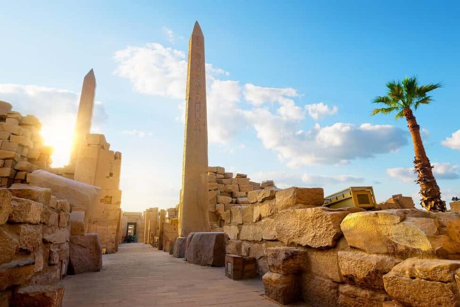 Hurghada: 2-Day Luxor Tour with Hotel, Balloon, & Nile Boat - A local lunch and the practical rhythm of the first day