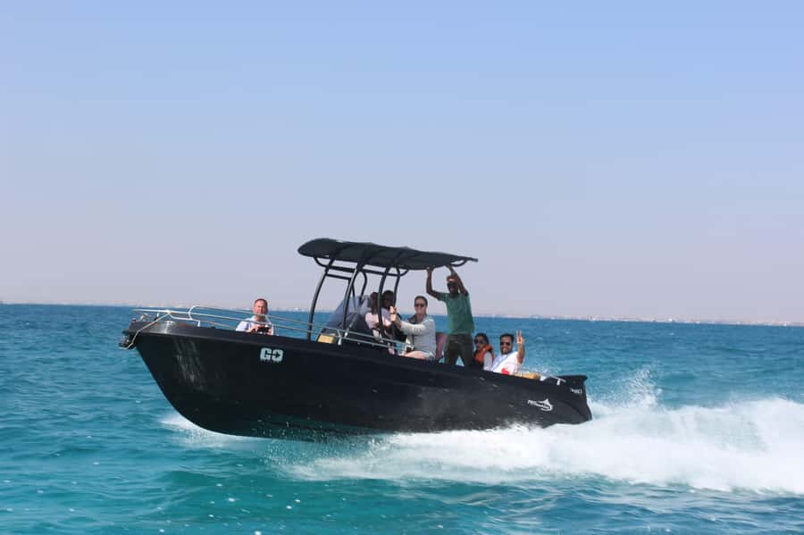 Hurghada: 6 Islands Tour with Dolphin Watching & Snorkelling - The wreck snorkeling stop