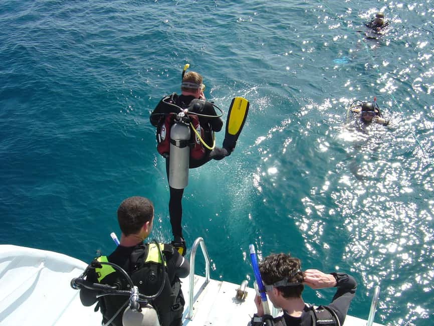 Hurghada: Beginners Scuba Diving Full-Day Boat Trip & Lunch - The first underwater session
