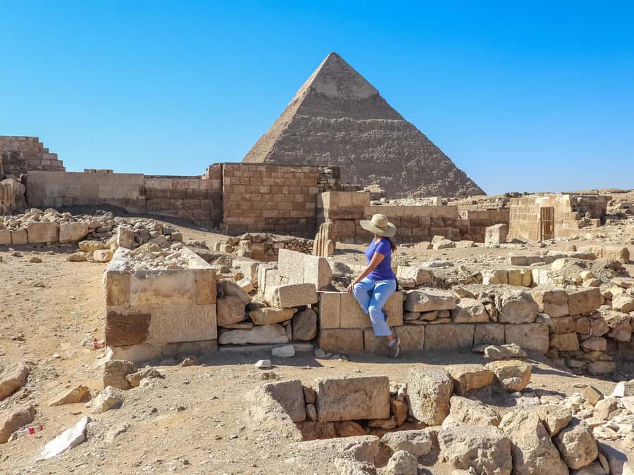 Hurghada: Cairo Pyramids, Sphinx, Museum & Bazaar Day Tour - Guides, group size, and the human side of the day