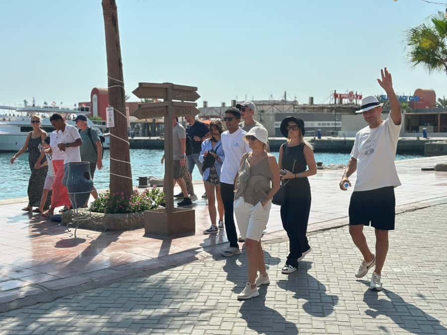 Hurghada: City Guided Tour with Local Market Stop - The fish market, shipyard, and working Hurghada
