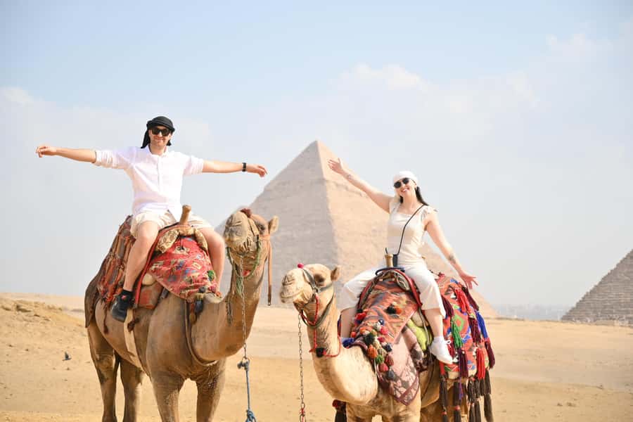 Hurghada Day Trip to Giza Pyramids, Sphinx, Museum and lunch - The guide can make or break the day