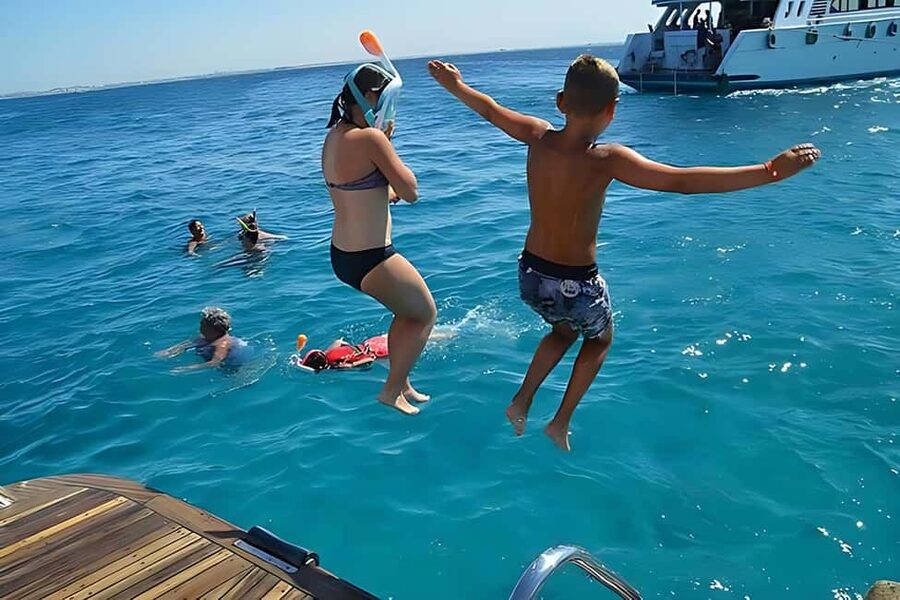 Hurghada: Dolphin Watching Boat Tour with Snorkeling & Lunch - Two reef stops, with help in the water