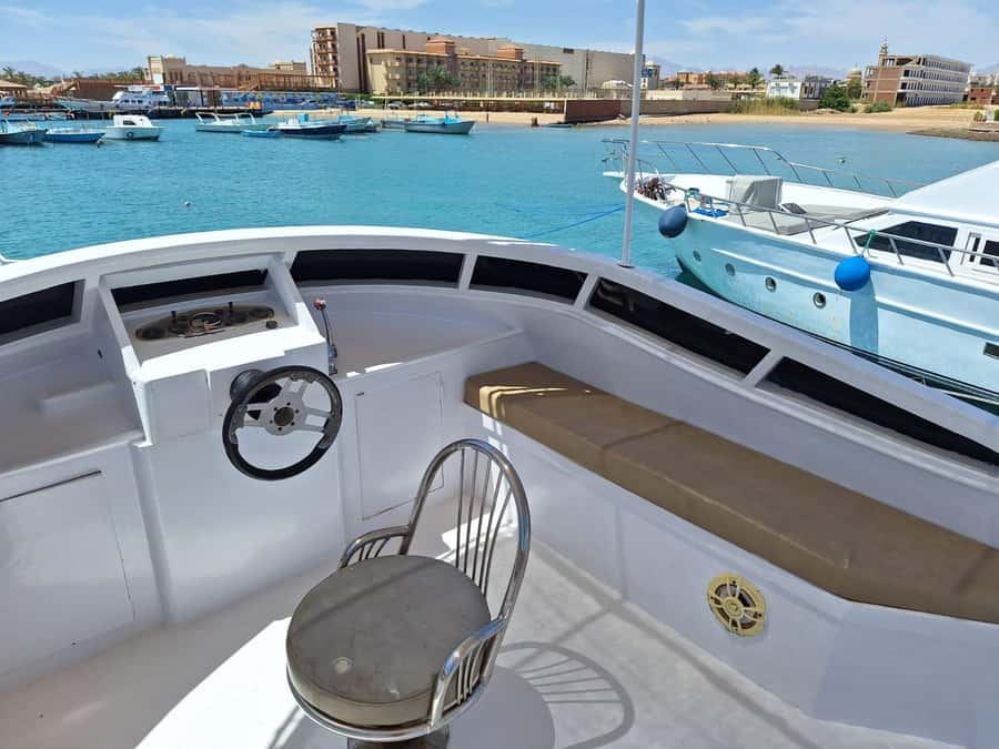 Hurghada: Elegance Yacht Cruise To Orange bay Island W lunch - Parasailing after the yacht returns