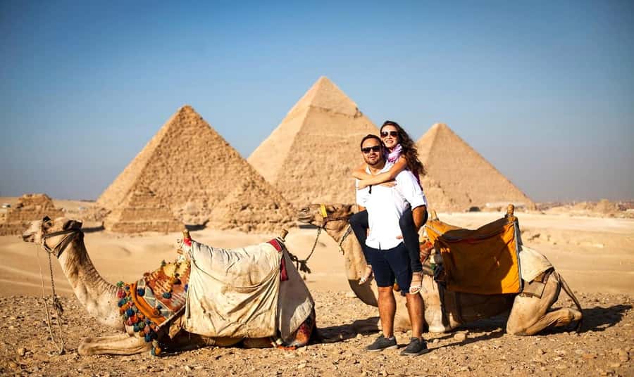 Hurghada: Giza Pyramids, Sphinx, Museum & Old Souq Day Trip - The Great Pyramid and Giza Plateau