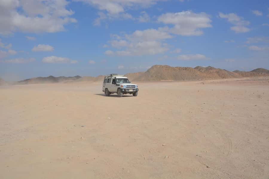 Hurghada: Jeep Safari with Camel Ride, Dinner and Show - Meeting Bedouin life at the village