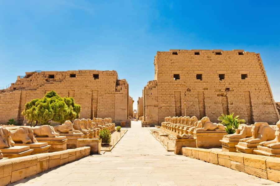 Hurghada: Luxor Highlights & King Tut Tomb Tour with Lunch - Karnak Temple and the Theban Triad