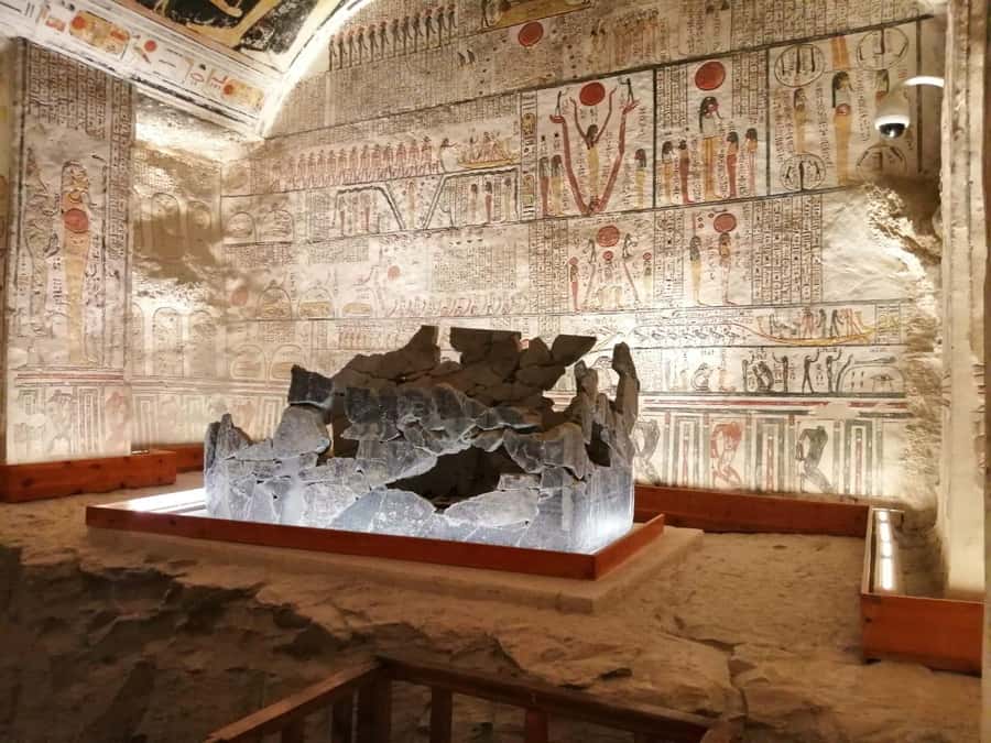Hurghada: Luxor Highlights & King Tut Tomb Tour with Lunch - The Valley of the Kings and three royal tombs