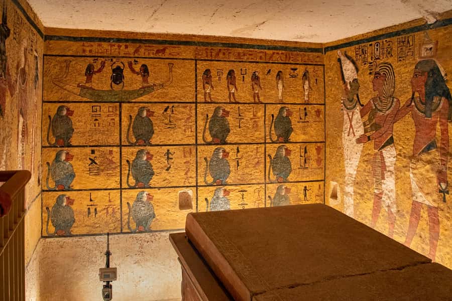 Hurghada: Luxor Highlights & King Tut Tomb Tour with Lunch - Tutankhamun’s tomb and the famous boy king
