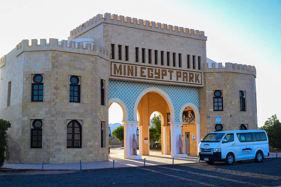 Hurghada: Mini Egypt Park Entry Ticket, Tour, and Transfers - Giza gives you the biggest photo moment
