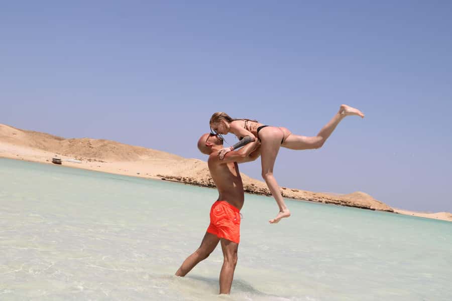 Hurghada: Orange Bay Island with breakfast, lunch & watersports - Who will enjoy this day most?