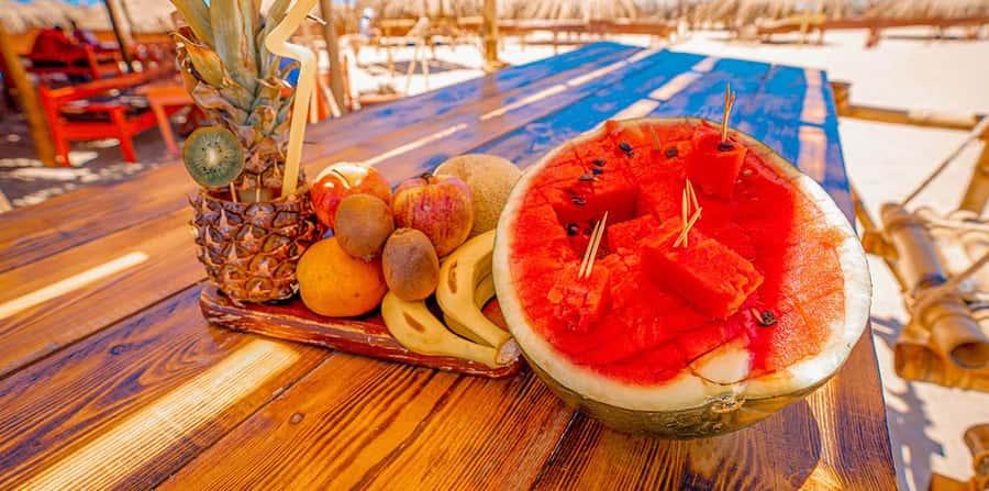 Hurghada: Paradise Island Yacht Cruise, Lunch & Snorkeling - Hotel pickup from Hurghada and nearby resorts