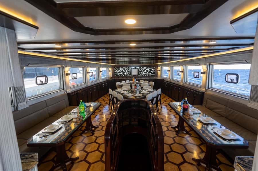 Hurghada: Royal Luxury VIP Cruise to Orange Bay with Lunch - Optional scuba for a bigger underwater experience