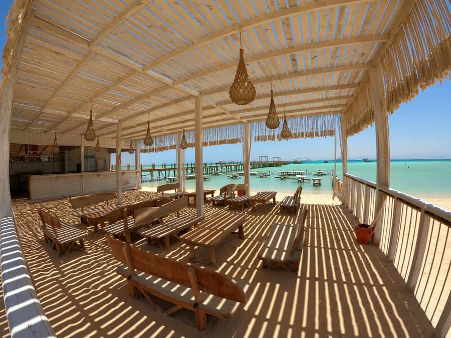Hurghada: Royal Luxury VIP Cruise to Orange Bay with Lunch - Crew service and languages