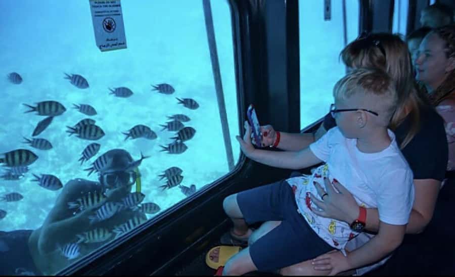 Hurghada: Royal Seascope Submarine Cruise with Snorkel Stop - The guides make a difference