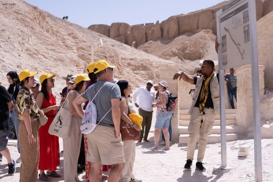 Hurghada: Small-Group Luxor Highlights & Tut Tomb Day Tour - Hatshepsut Temple and the story of a female ruler
