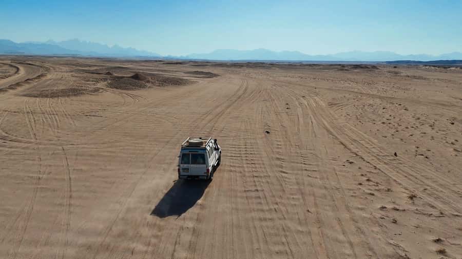 Hurghada: Star Stargazing Desert Adventure by Jeep & Dinner - The 17-kilometer drive into the desert