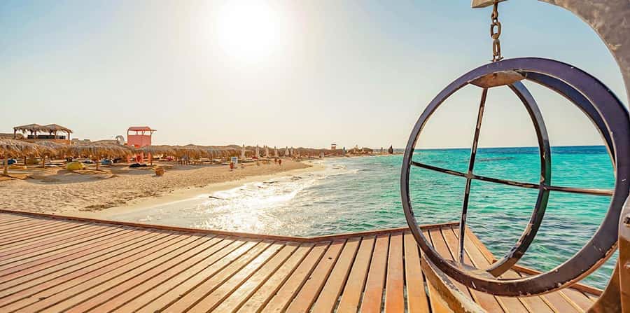 Hurghada Sunset Paradise Island Tour With Snorkeling & Lunch - Picking between a yacht and a speedboat